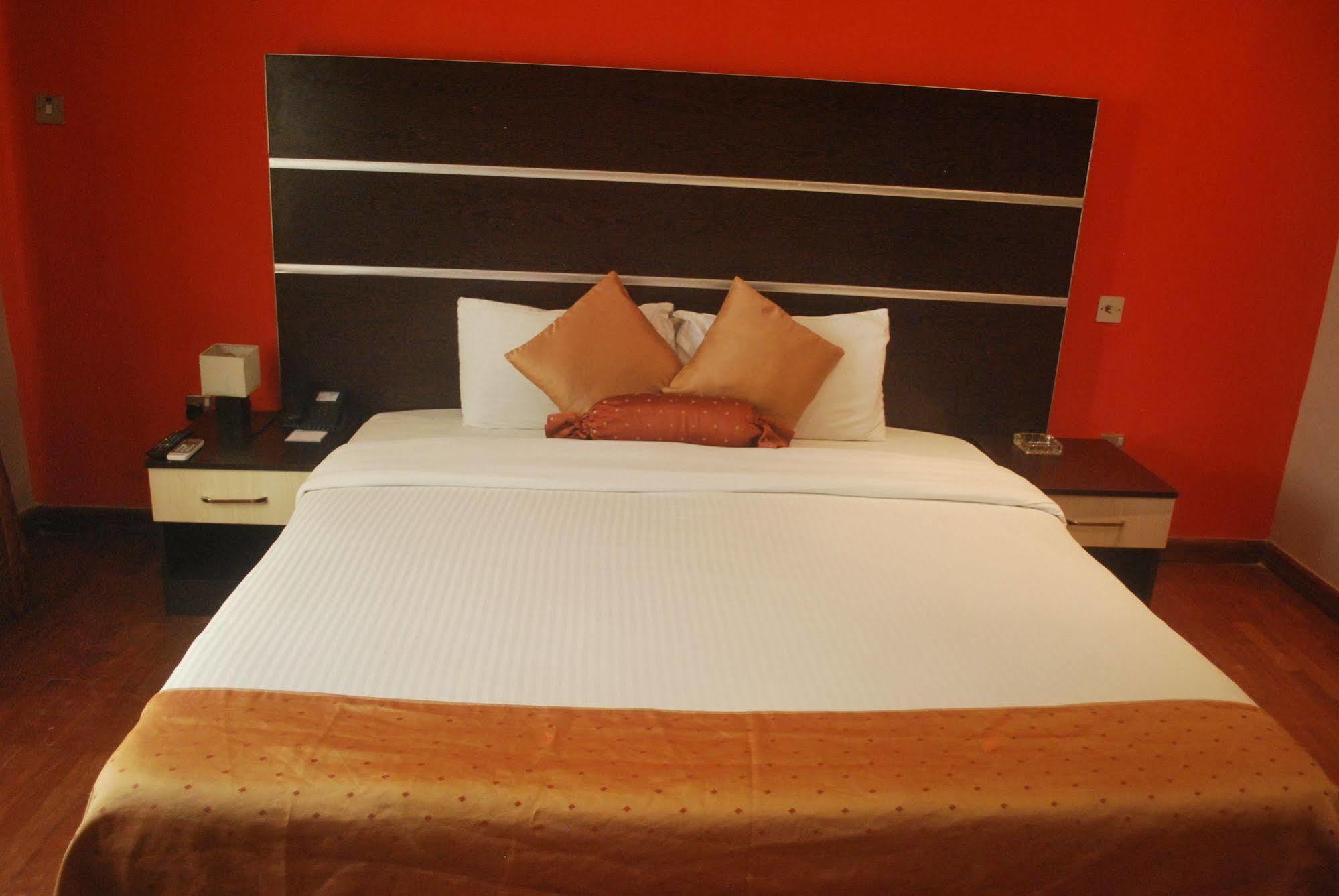 Aries Suites Лагос Экстерьер фото
